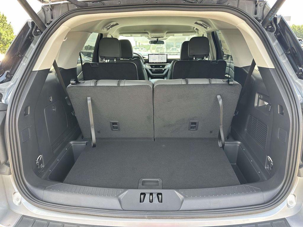 new 2025 Ford Explorer car, priced at $40,528