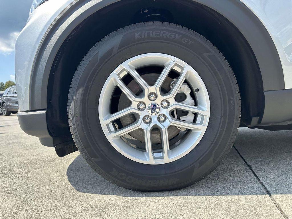 new 2025 Ford Explorer car, priced at $40,528