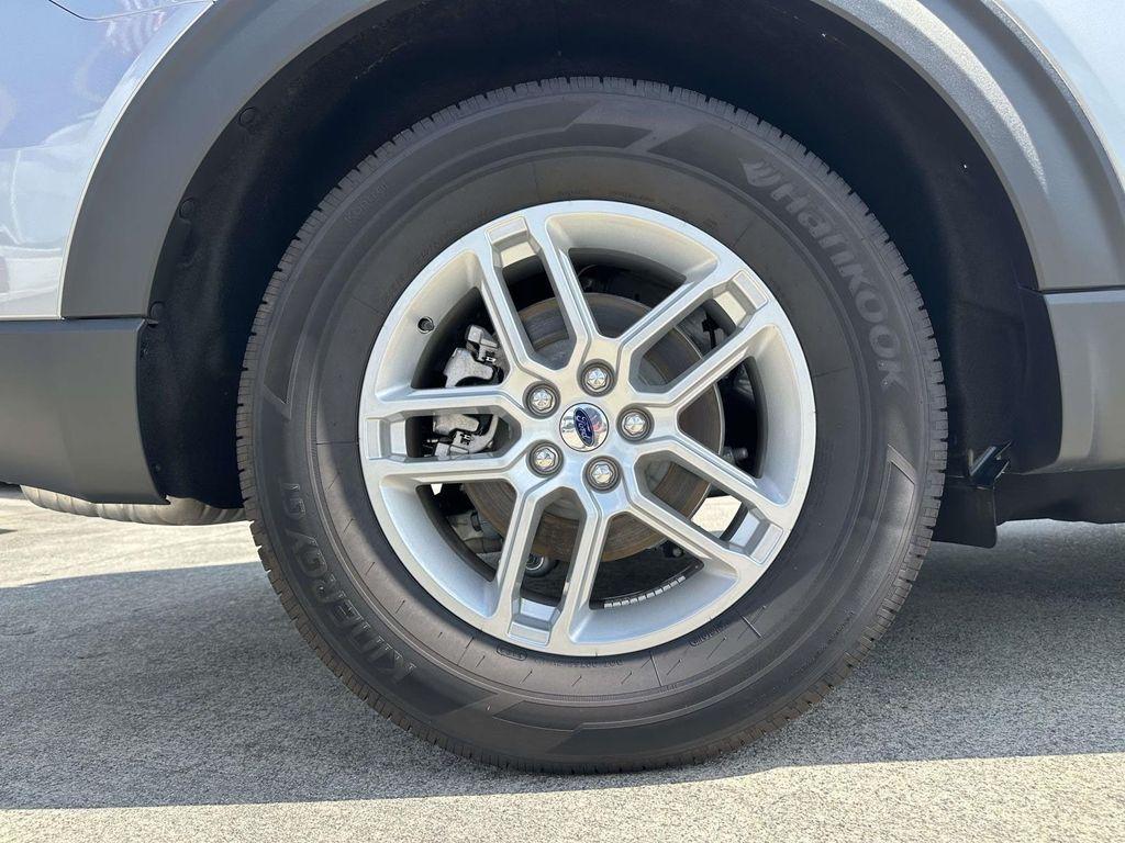 new 2025 Ford Explorer car, priced at $40,528
