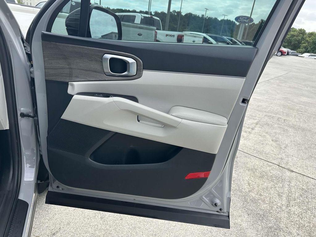 used 2022 Kia Sorento car, priced at $27,091