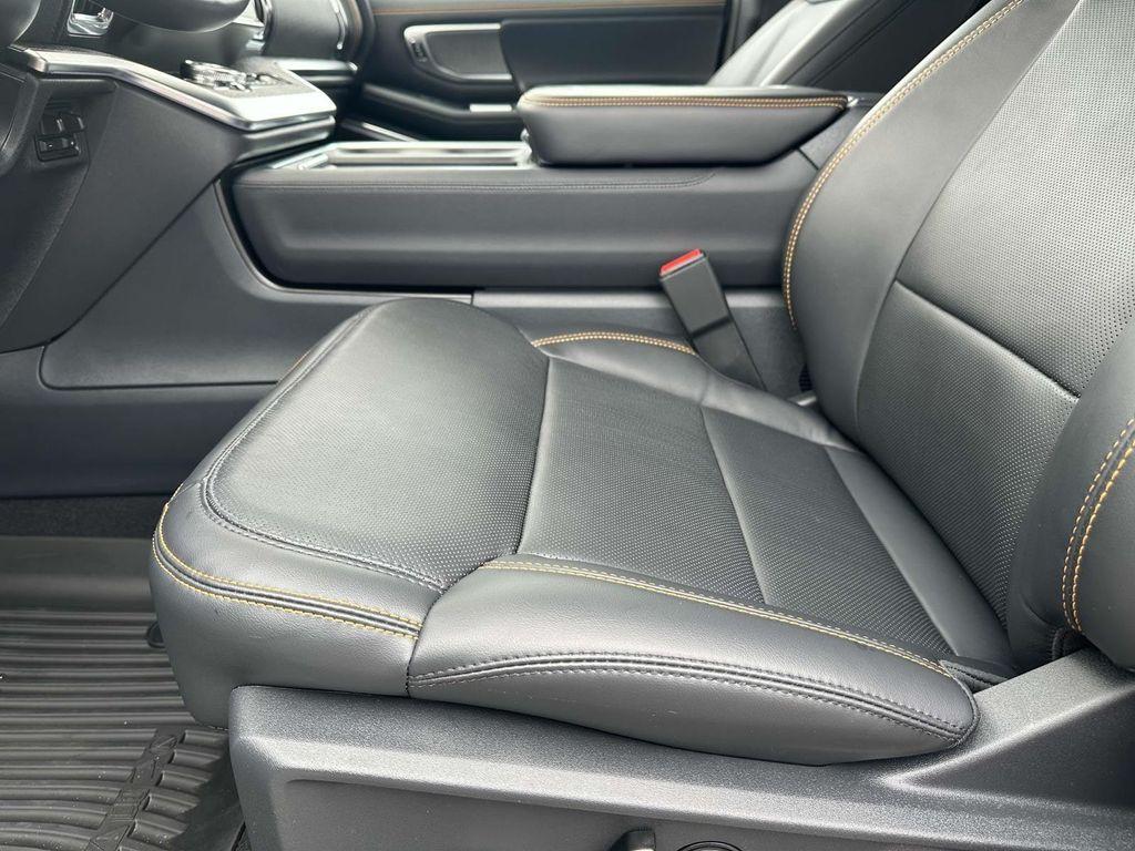 new 2025 Ford Expedition car, priced at $85,358