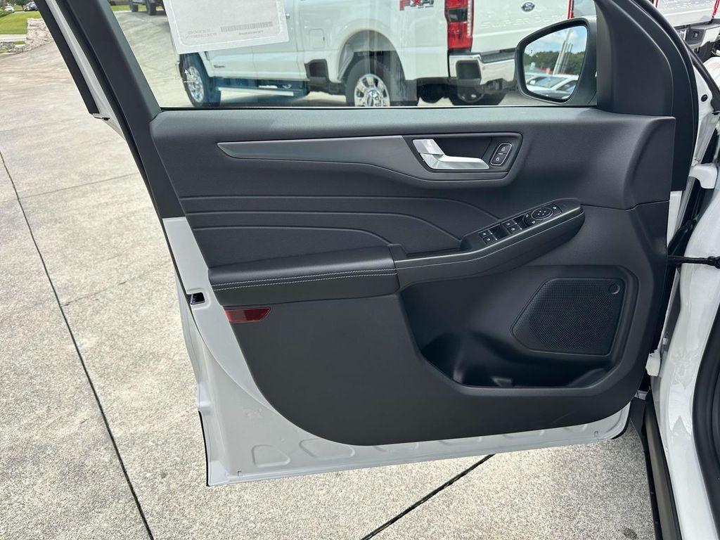 new 2025 Ford Escape PHEV car, priced at $34,783