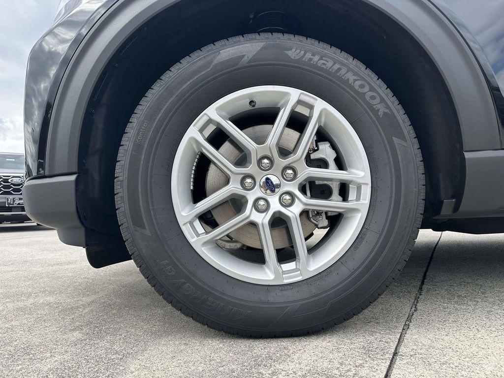 new 2025 Ford Explorer car, priced at $42,418