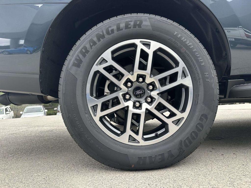 new 2025 Ford Expedition car, priced at $65,433