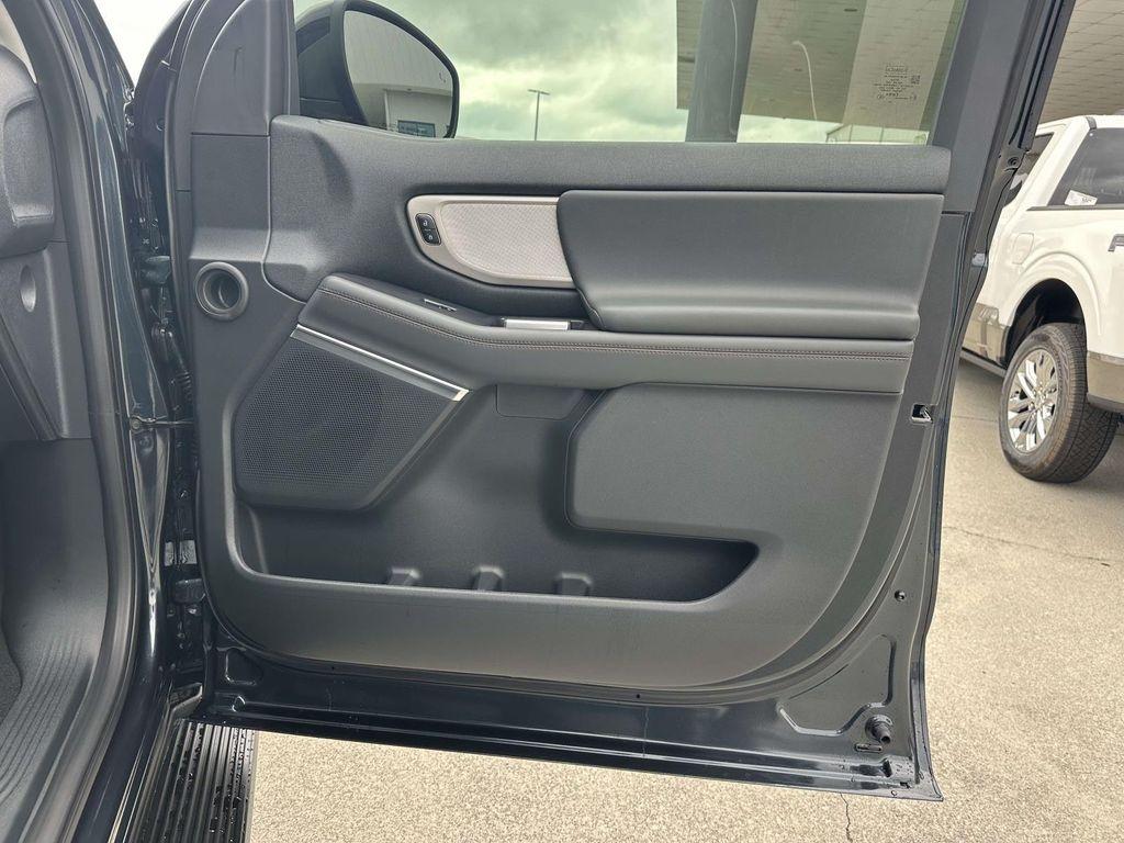 new 2025 Ford Expedition car, priced at $65,433