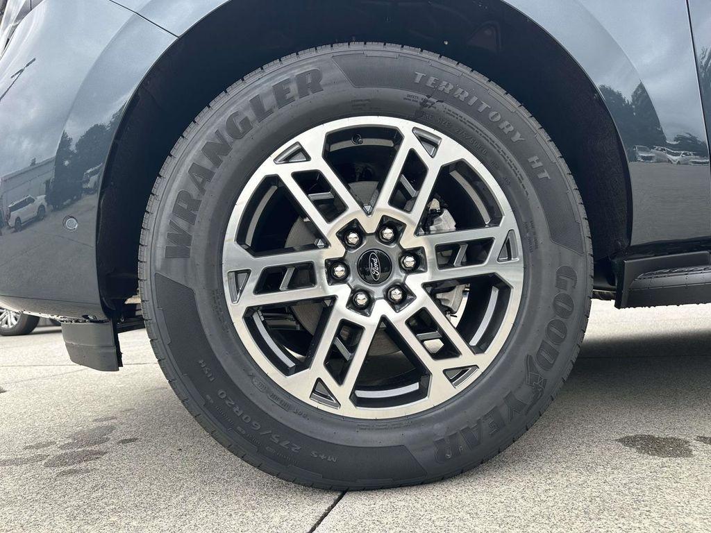 new 2025 Ford Expedition car, priced at $65,433