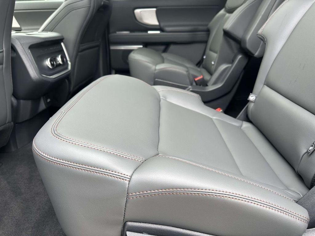 new 2025 Ford Expedition car, priced at $65,433