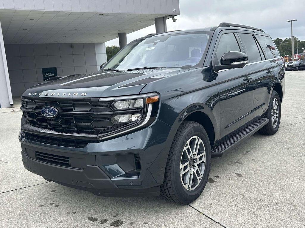 new 2025 Ford Expedition car, priced at $65,433