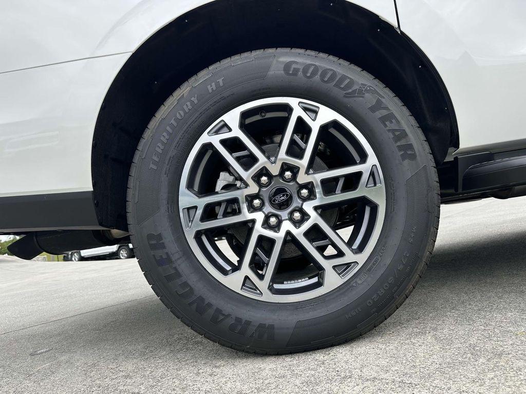 new 2025 Ford Expedition Max car, priced at $68,343