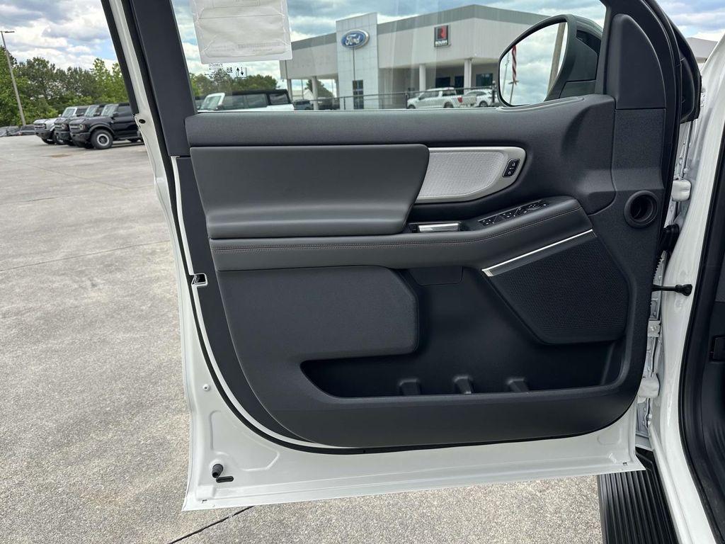 new 2025 Ford Expedition Max car, priced at $68,343