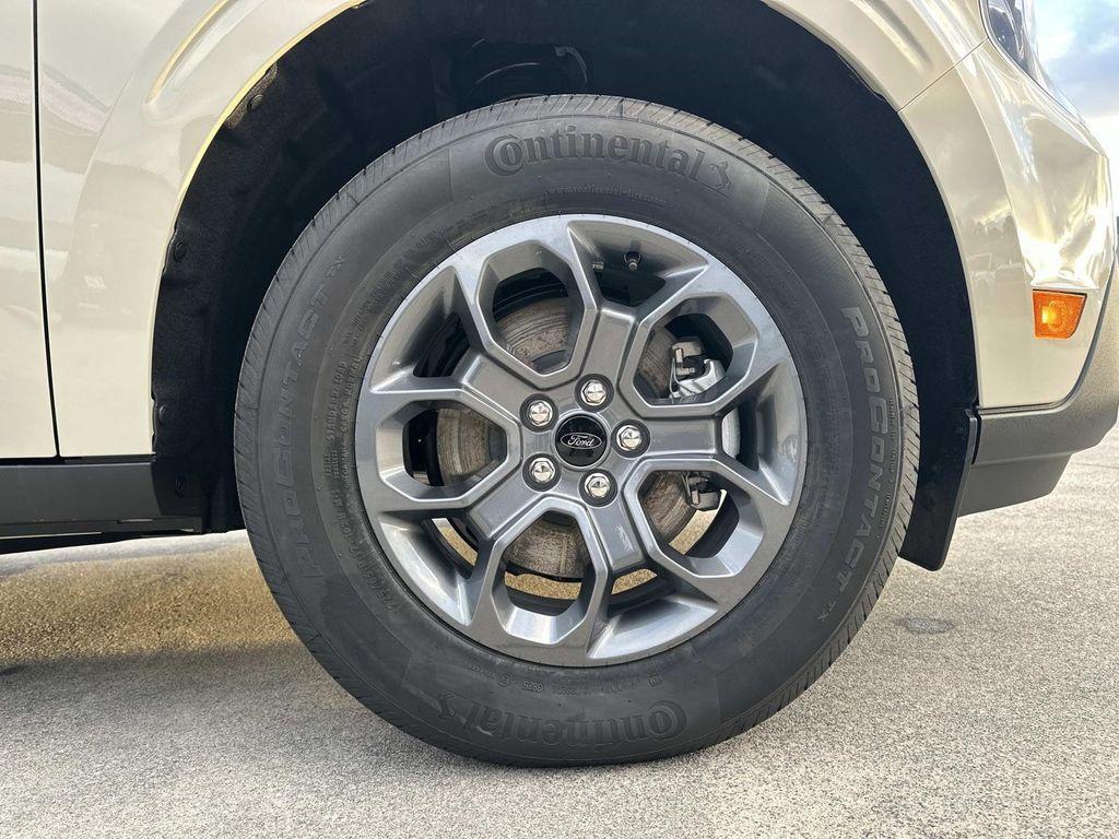 new 2025 Ford Maverick car, priced at $32,023