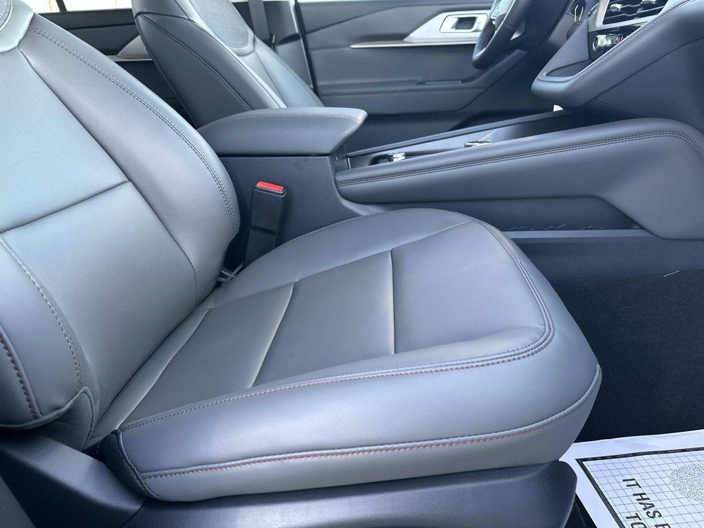 new 2025 Ford Explorer car, priced at $40,018