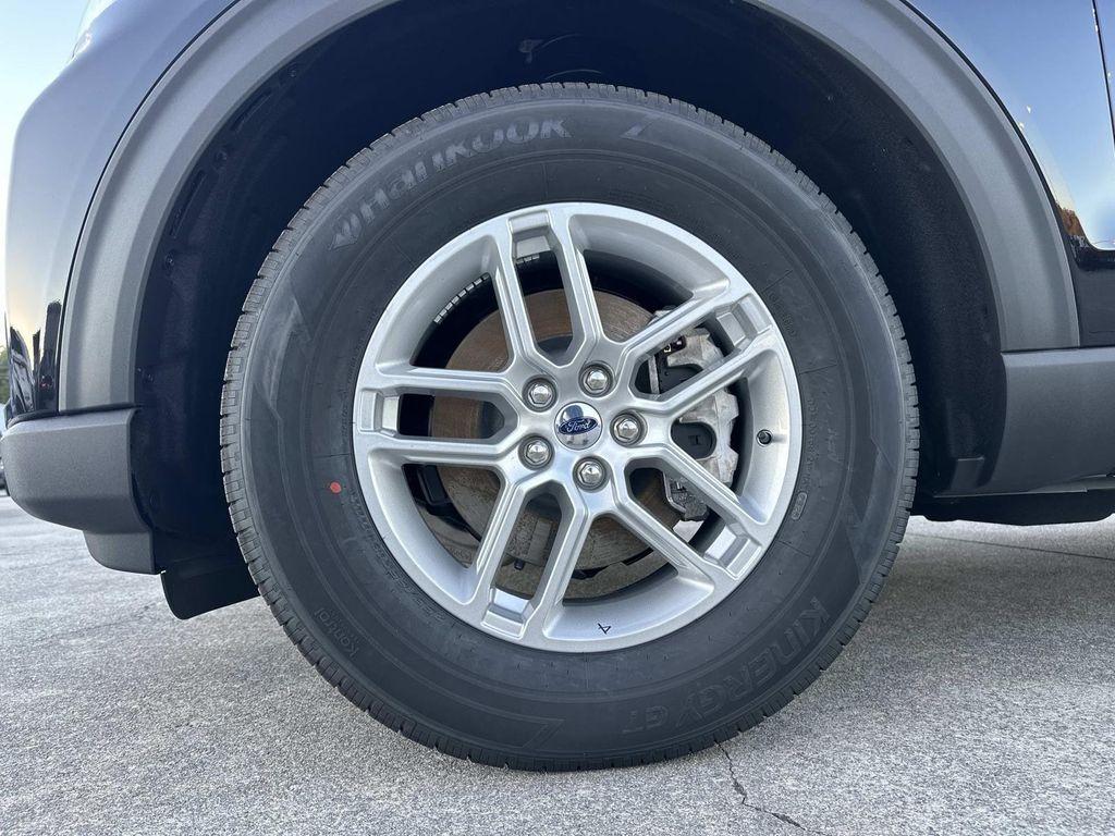 new 2025 Ford Explorer car, priced at $40,018