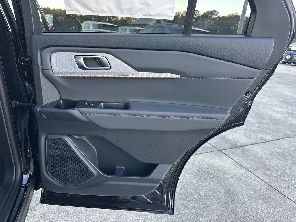 new 2025 Ford Explorer car, priced at $40,018