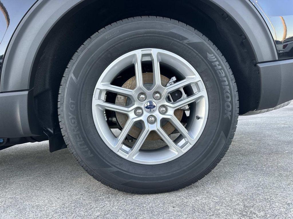 new 2025 Ford Explorer car, priced at $40,018