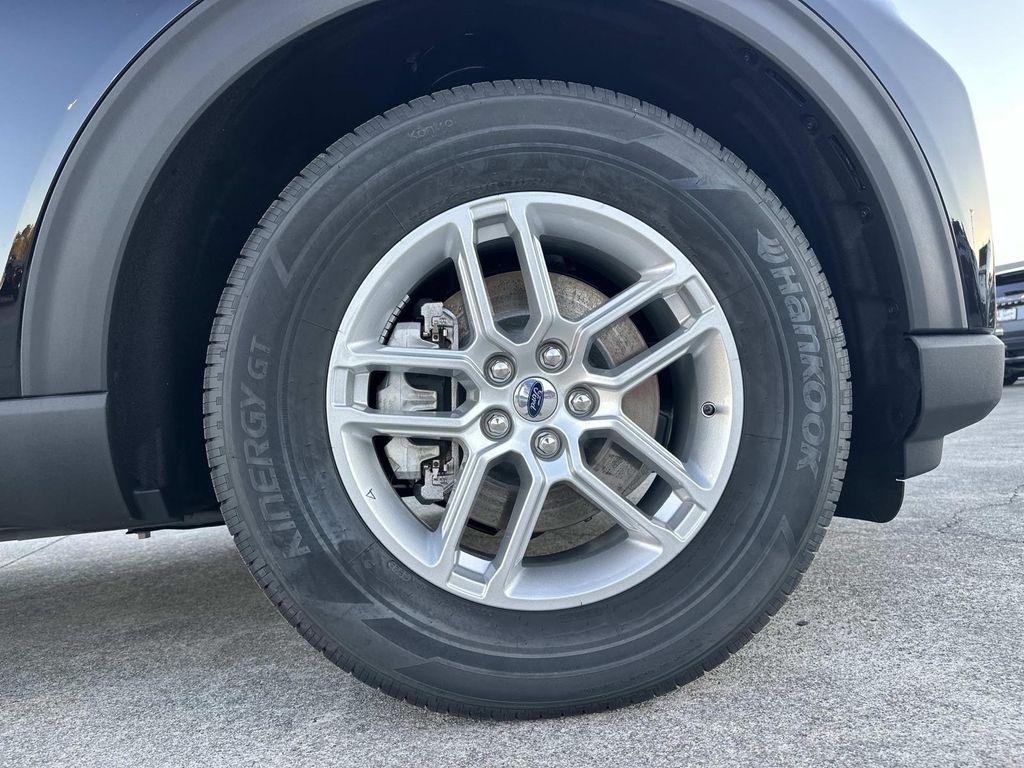 new 2025 Ford Explorer car, priced at $40,018