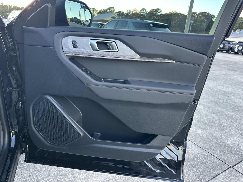 new 2025 Ford Explorer car, priced at $40,018
