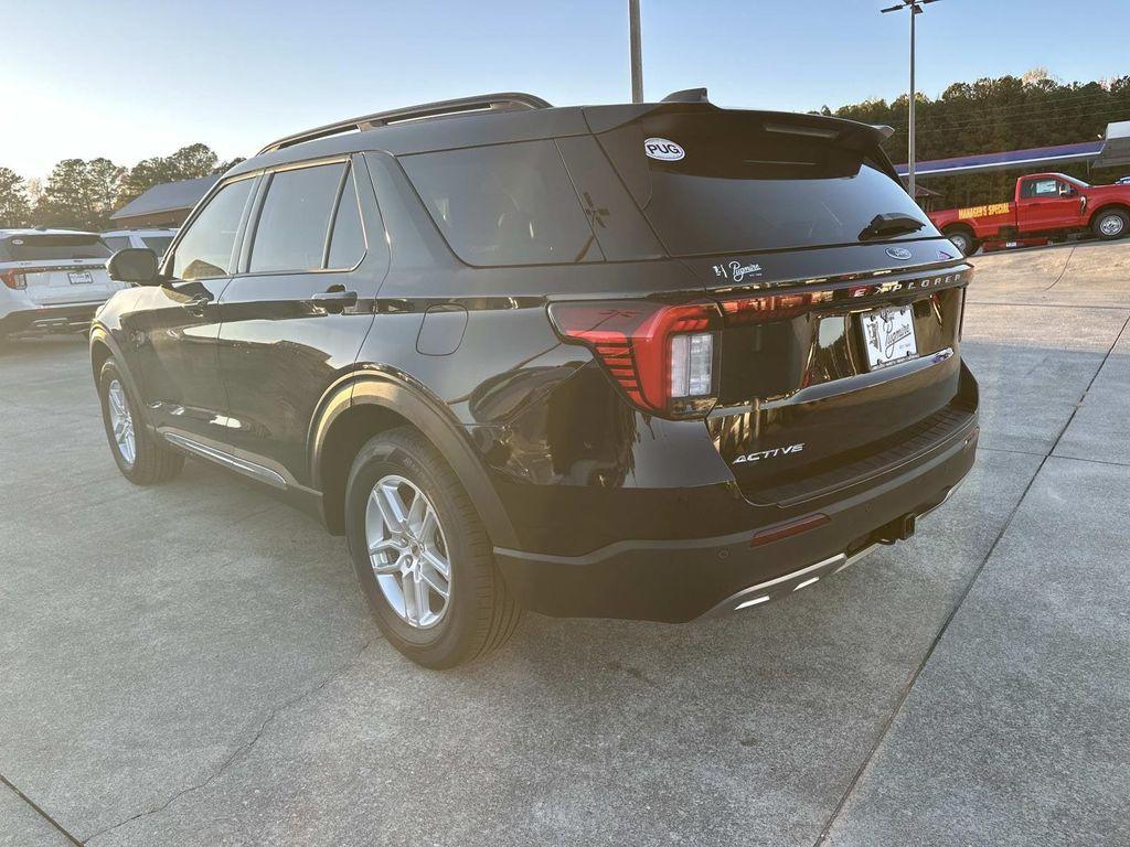 new 2025 Ford Explorer car, priced at $40,018