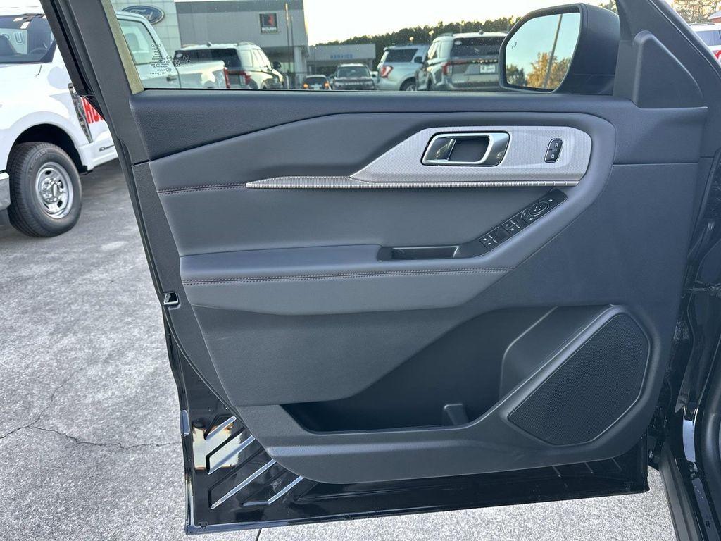 new 2025 Ford Explorer car, priced at $40,018