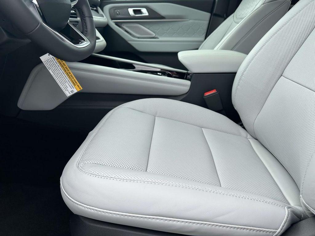 new 2025 Ford Explorer car, priced at $55,443