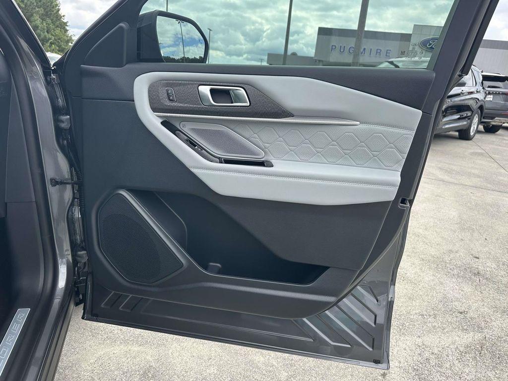 new 2025 Ford Explorer car, priced at $55,443
