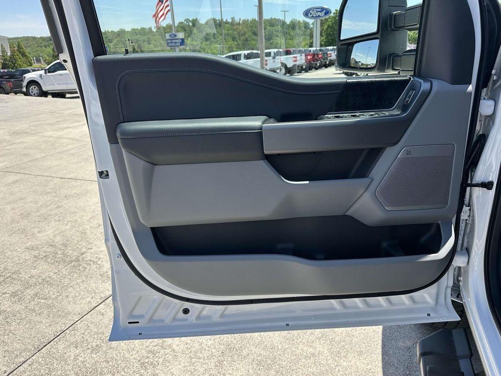 new 2025 Ford F-250 car, priced at $72,333