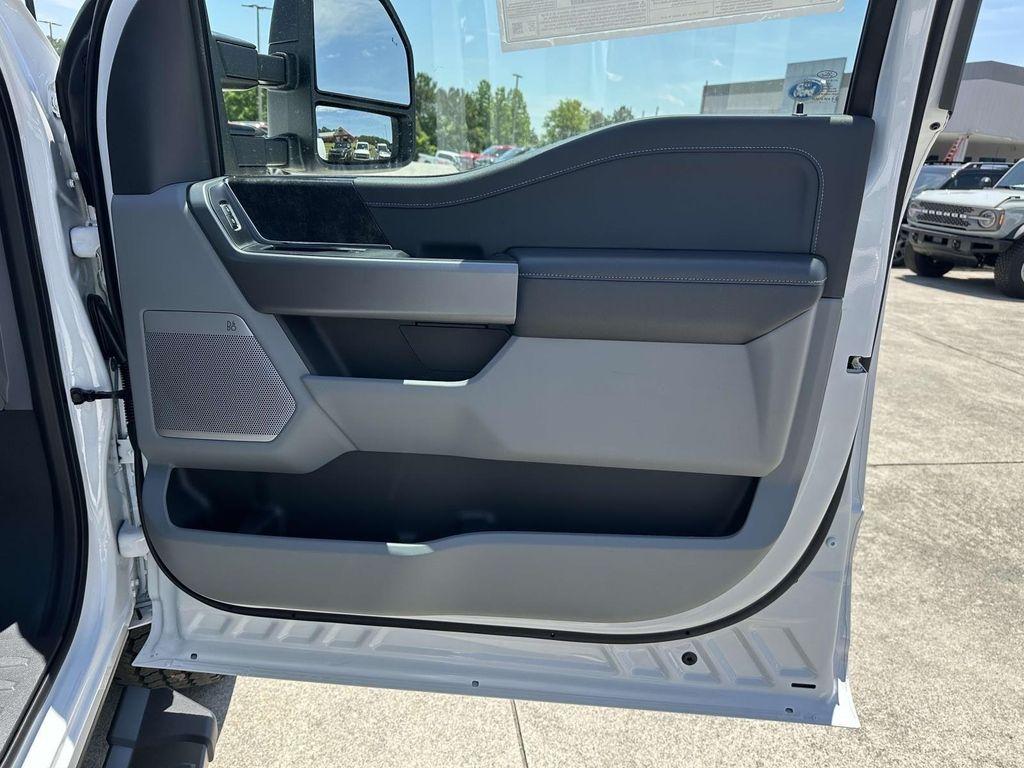 new 2025 Ford F-250 car, priced at $72,333