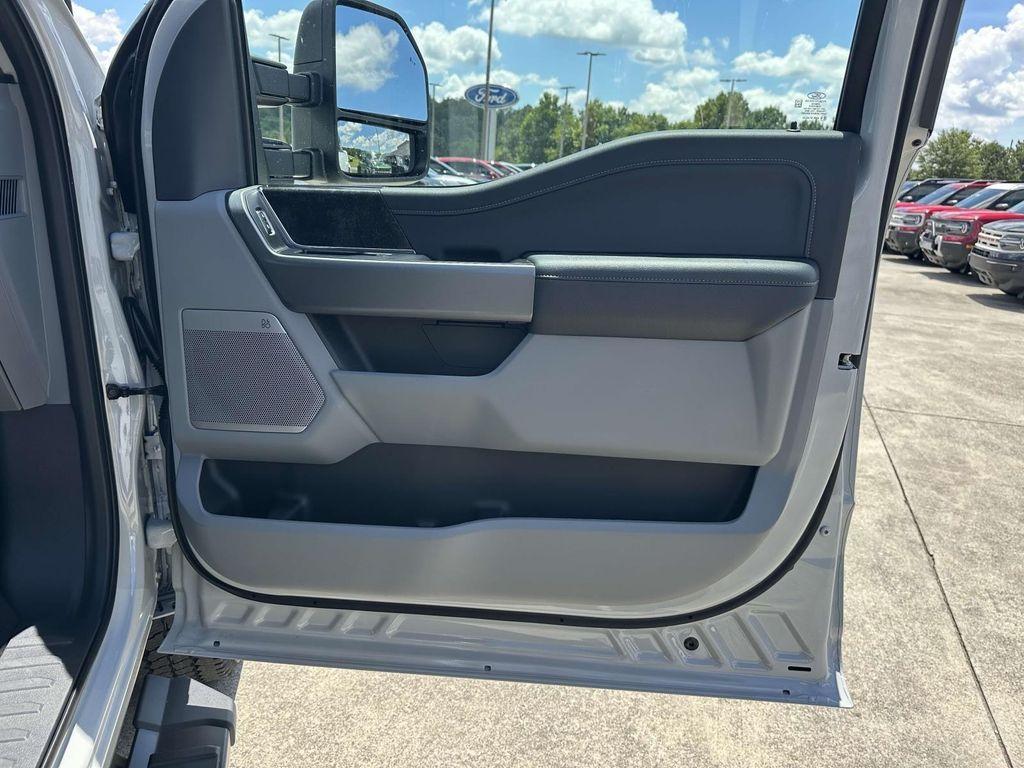 new 2025 Ford F-250 car, priced at $77,718