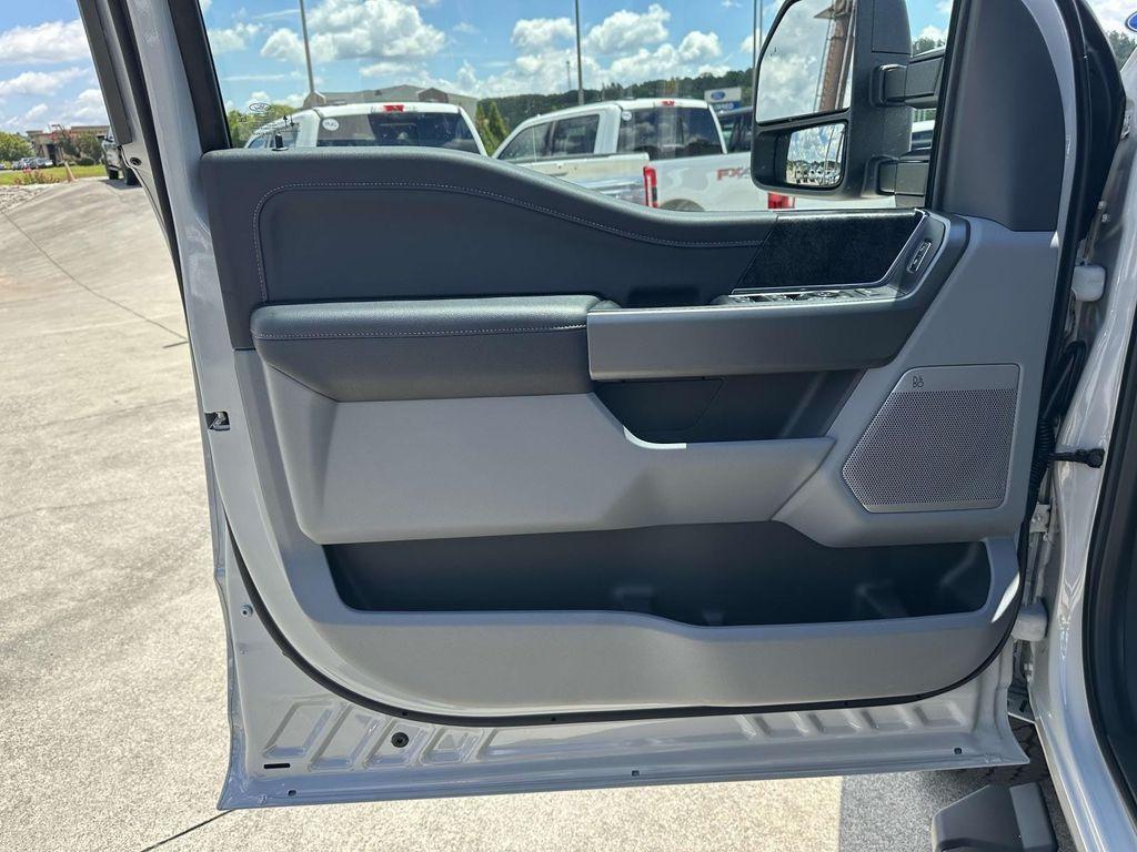 new 2025 Ford F-250 car, priced at $77,718