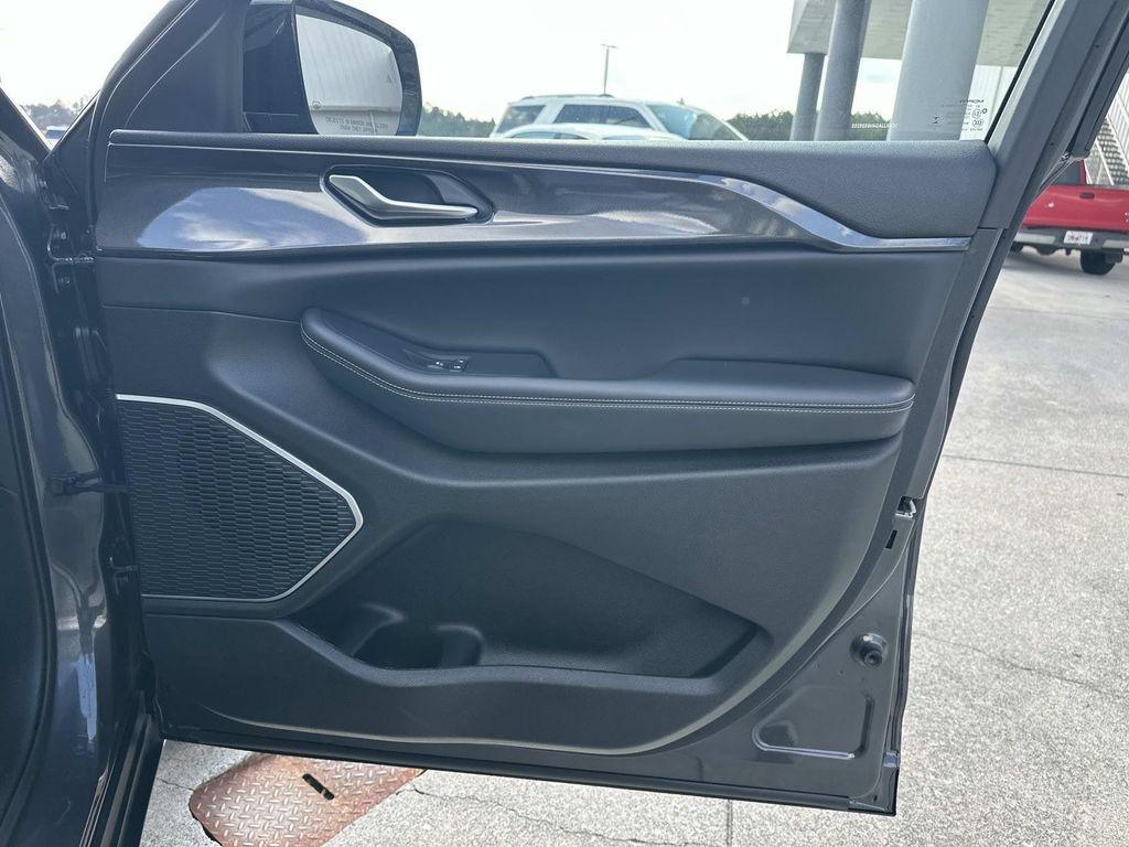 used 2022 Jeep Grand Cherokee L car, priced at $29,590