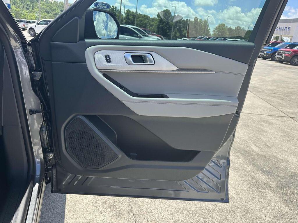 new 2025 Ford Explorer car, priced at $40,888
