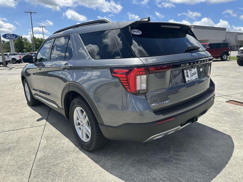 new 2025 Ford Explorer car, priced at $40,888