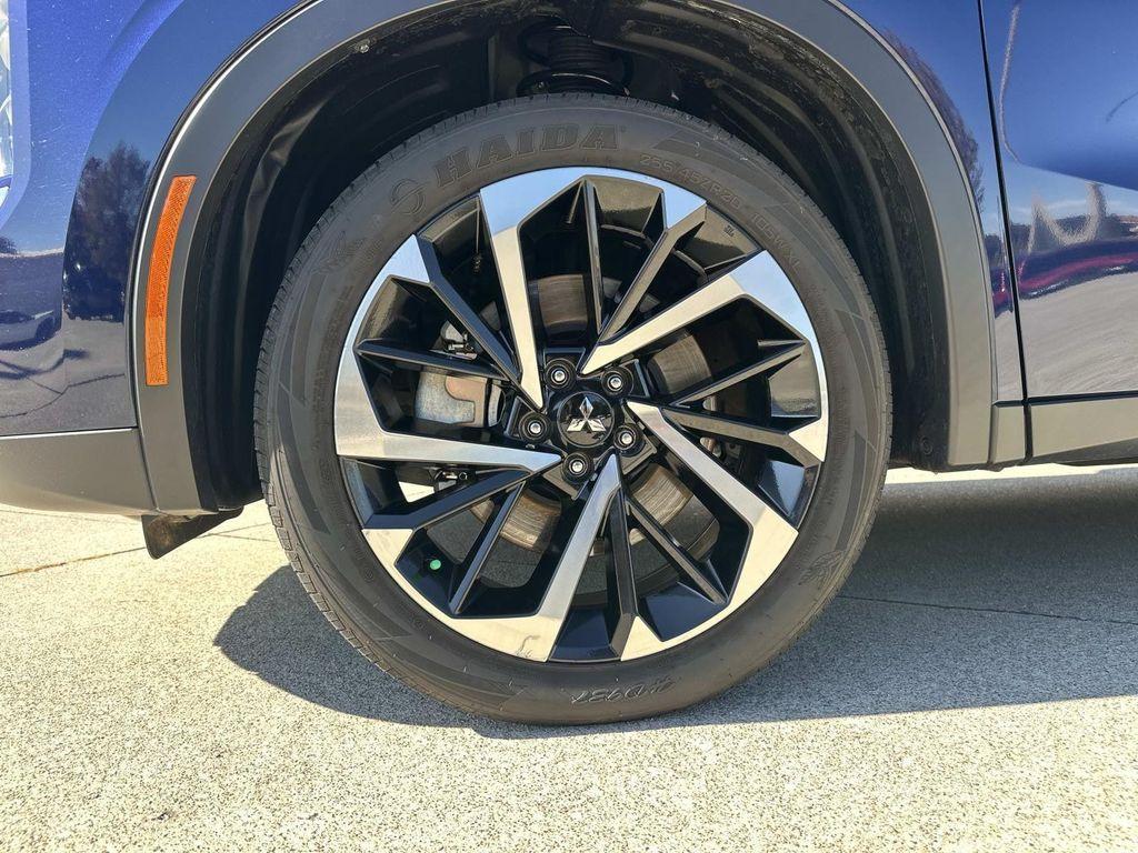 used 2024 Mitsubishi Outlander car, priced at $23,990