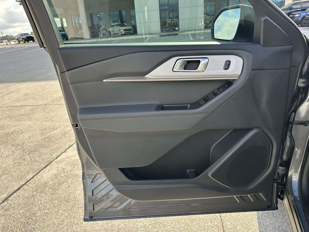 new 2025 Ford Explorer car, priced at $42,418