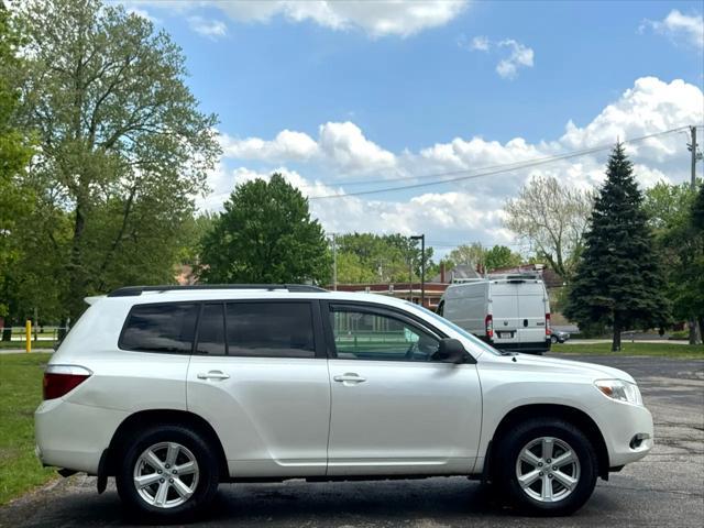 used 2010 Toyota Highlander car, priced at $5,495