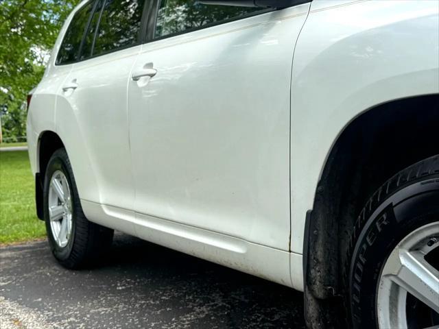 used 2010 Toyota Highlander car, priced at $5,495