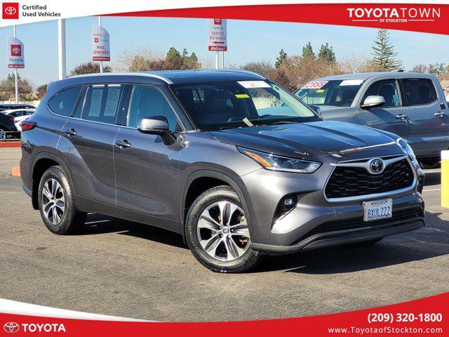 used 2021 Toyota Highlander car, priced at $31,888