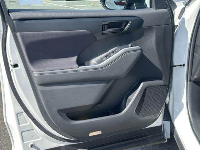 used 2023 Toyota Highlander car, priced at $39,888