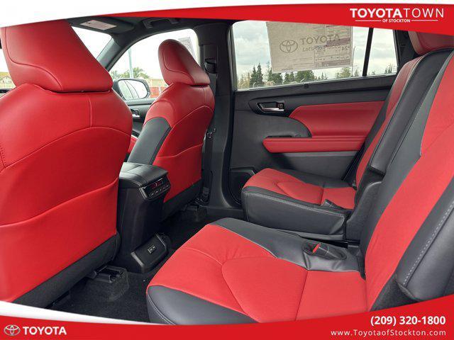 new 2025 Toyota Highlander car, priced at $51,013