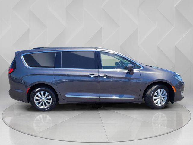 used 2017 Chrysler Pacifica car, priced at $15,888
