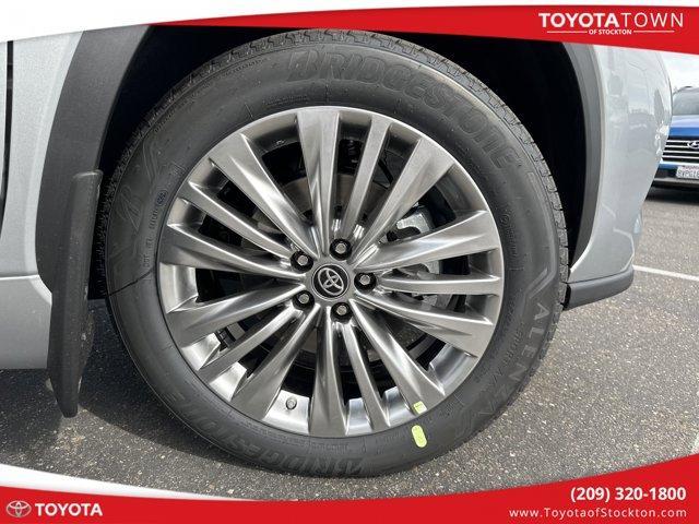new 2024 Toyota Highlander car, priced at $54,423