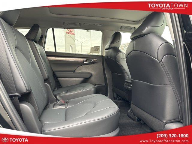 new 2024 Toyota Highlander car, priced at $54,423