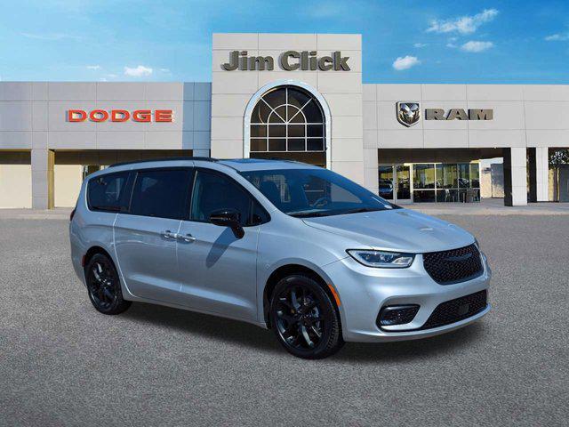 new 2024 Chrysler Pacifica car, priced at $45,999