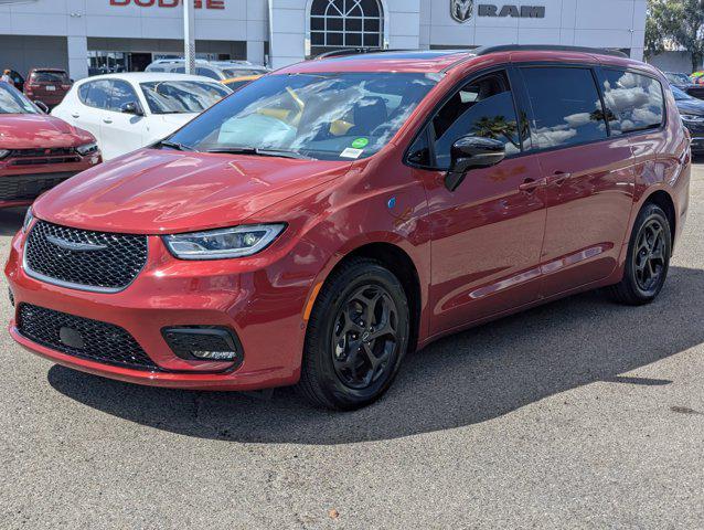 new 2025 Chrysler Pacifica Hybrid car, priced at $60,575