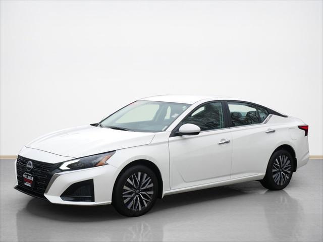 used 2023 Nissan Altima car, priced at $25,869