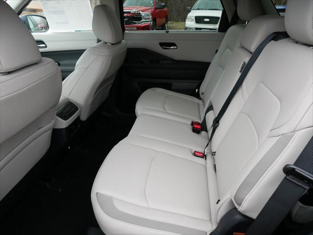 new 2025 Nissan Pathfinder car, priced at $40,738