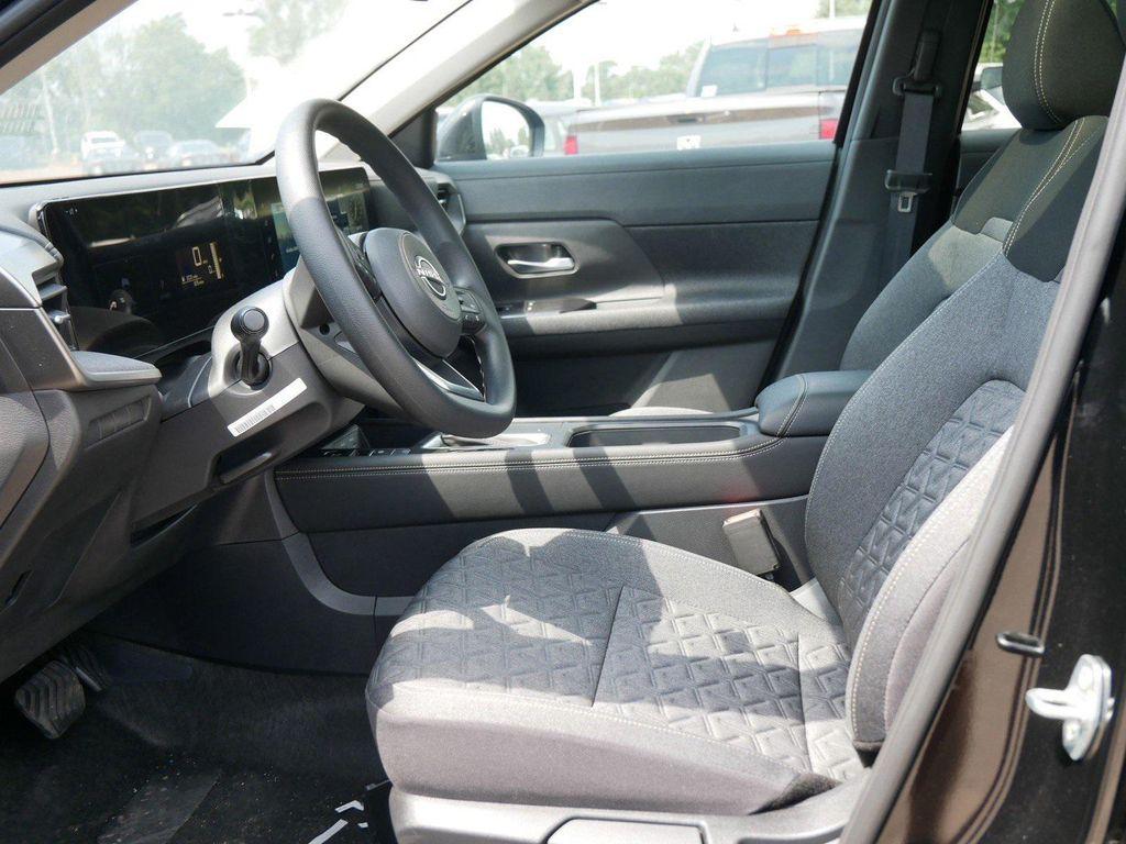 new 2025 Nissan Kicks car, priced at $25,112