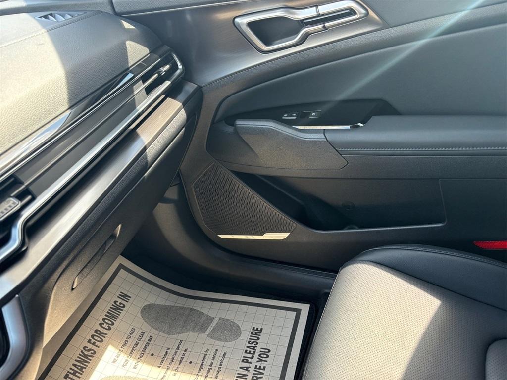 used 2025 Kia Sportage Hybrid car, priced at $30,999