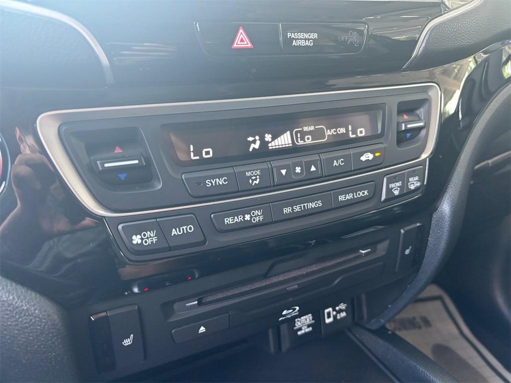used 2022 Honda Pilot car, priced at $29,999