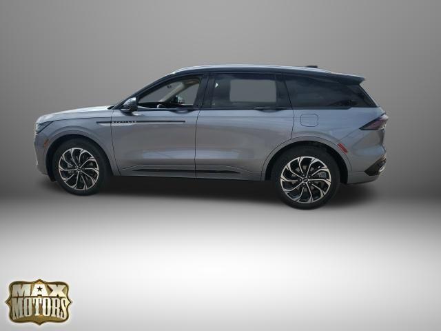 used 2025 Lincoln Nautilus car, priced at $58,421